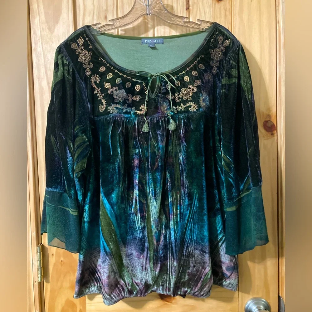 Roz & Ali Green Velvet Bohemian Blouse - Picture 1 of 5